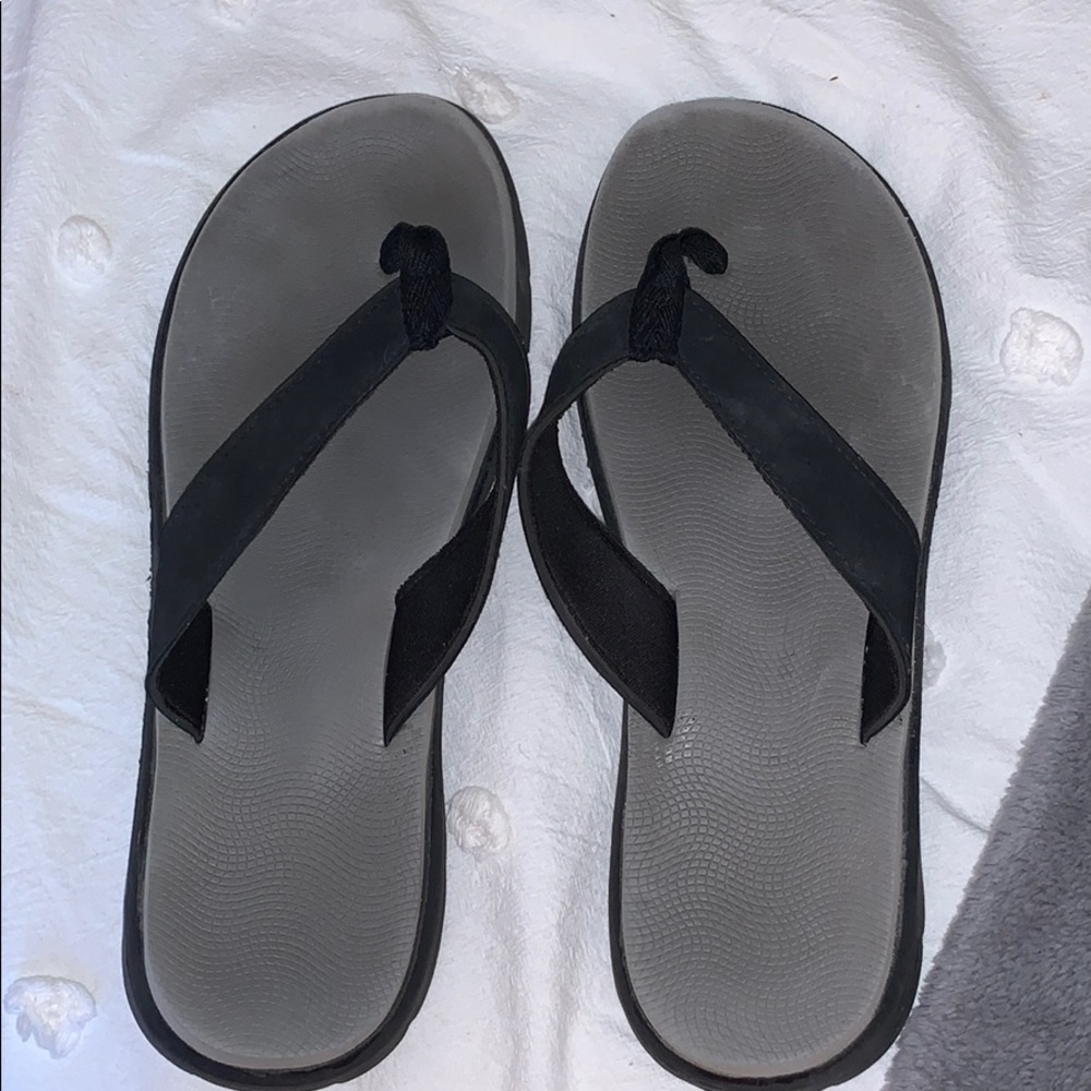 Basic gray, black strapped flip flops